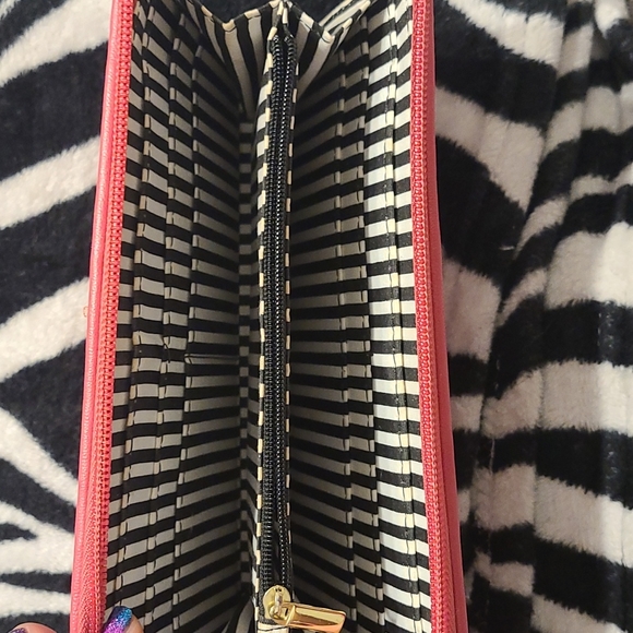Betsey Johnson wallet - Picture 3 of 6